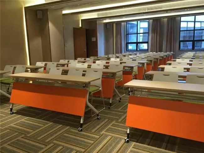 會(huì )議椅子的會(huì )議室環(huán)境 會(huì )議椅子的會(huì )議室環(huán)境