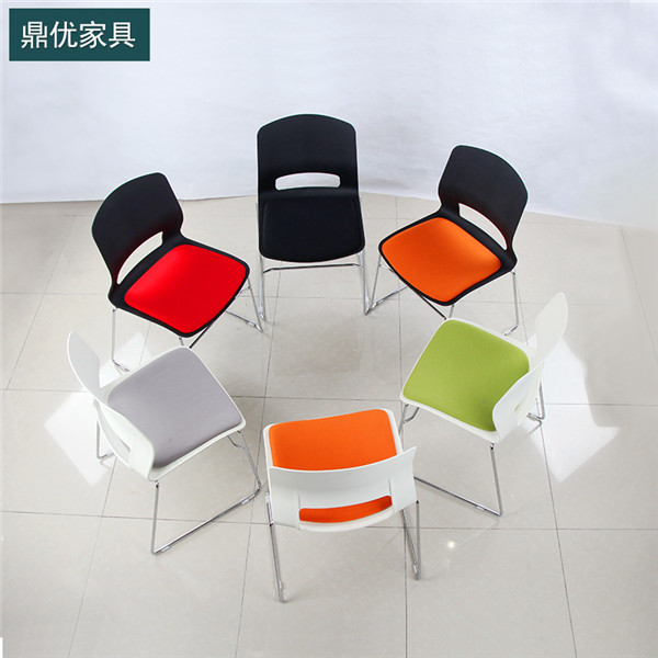 可堆疊的會(huì )議椅 可堆疊的會(huì )議椅