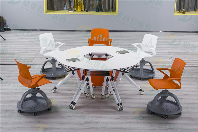 如何選購智慧教室課桌？