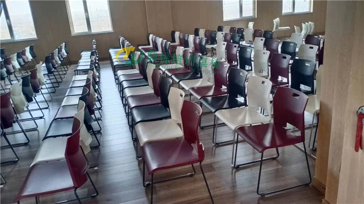 會(huì )議室椅子