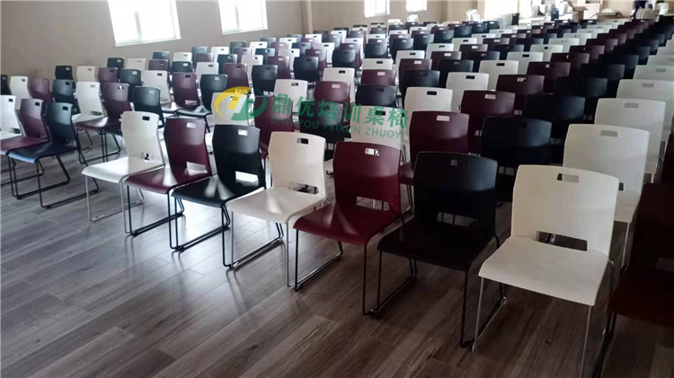 會(huì )議室椅子