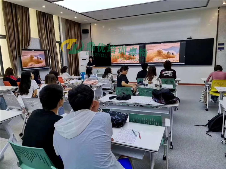 精品互動(dòng)錄播教室桌椅