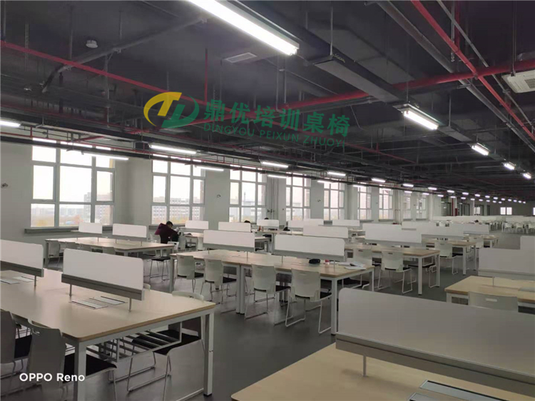 學(xué)校工業(yè)風(fēng)圖書(shū)館桌椅