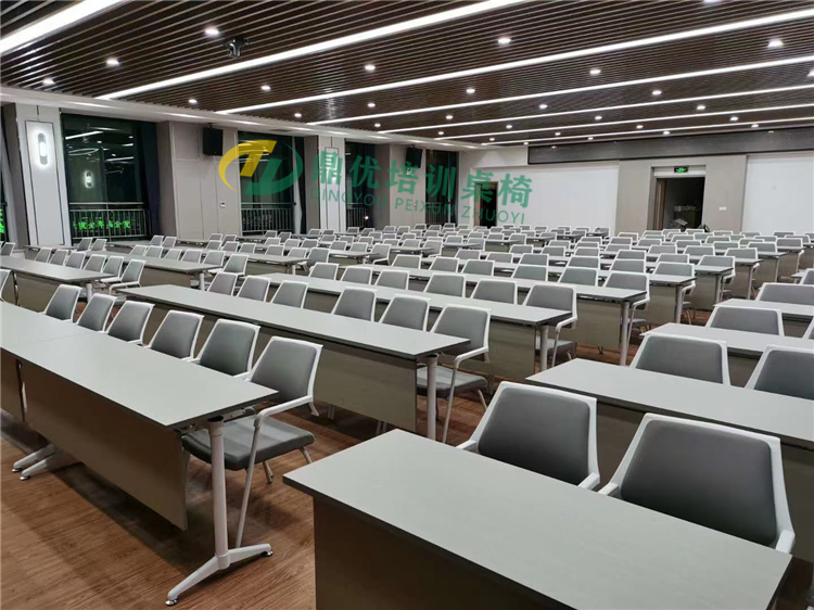 會(huì )議廳桌椅